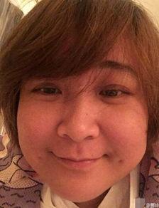 明星哈哈大笑图片,欢乐瞬间定格