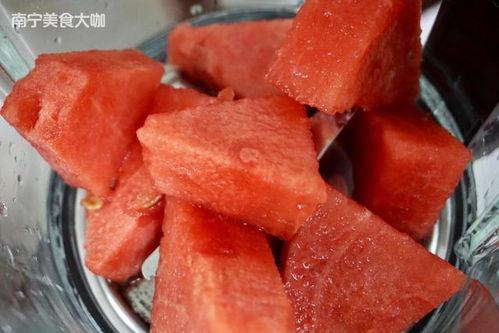 粉色系少女心吃瓜,甜蜜吃瓜时光